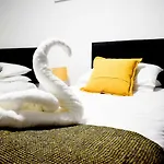 Godiva Rooms - Swan Lane